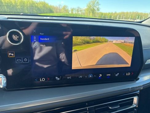New 2026 Chevrolet Traverse LT w/ Midnight/Sport Edition FWD image 25