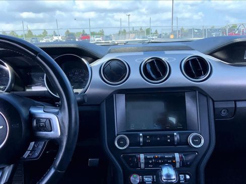 Used 2019 Ford Mustang Premium RWD image 7