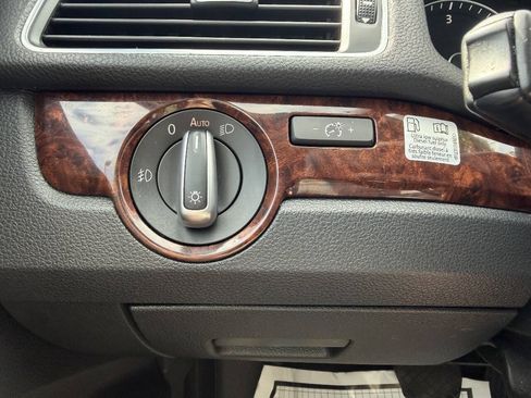 Used 2013 Volkswagen Passat TDI SEL Premium FWD image 12