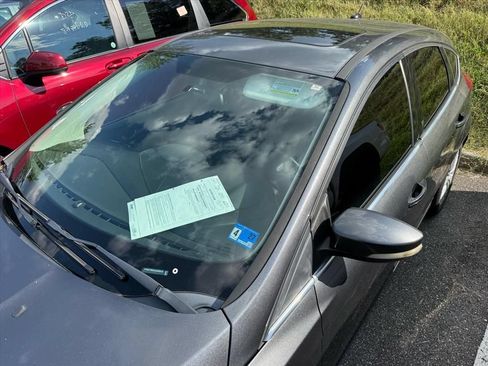 Used 2018 Ford Focus Titanium FWD image 8
