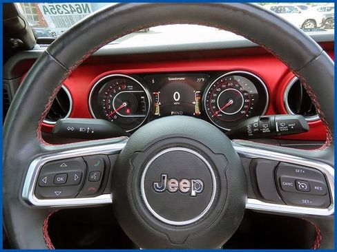 Certified 2018 Jeep Wrangler Unlimited Rubicon AWD/4WD image 18