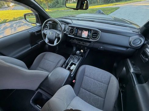 Used 2017 Toyota Tacoma TRD Off-Road w/ Tow Package (A/T) AWD/4WD image 26