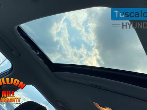 New 2025 Hyundai Venue SEL image 25