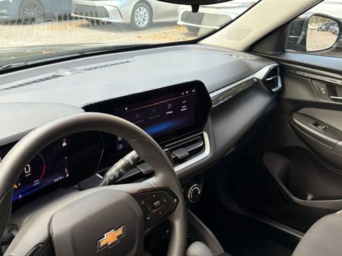 Used 2025 Chevrolet TrailBlazer LT image 29