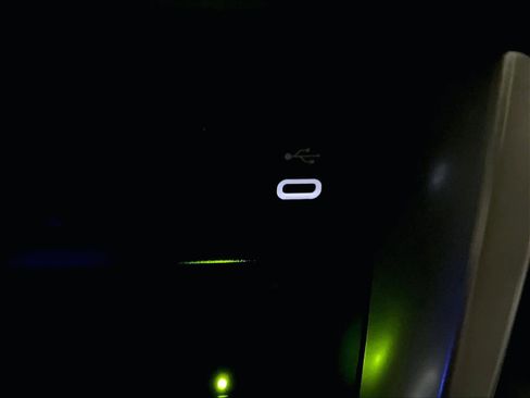 Used 2024 Toyota Corolla Cross LE image 27