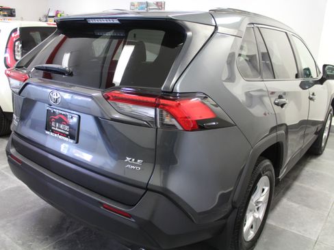 Used 2019 Toyota RAV4 XLE image 6