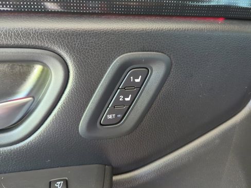 Used 2025 Honda Pilot Black Edition image 9