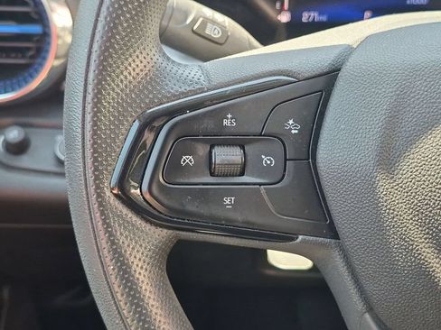 Used 2025 Chevrolet Trax LT FWD image 18