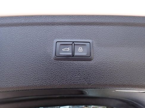 Used 2022 Audi Q5 e Prestige AWD/4WD image 9