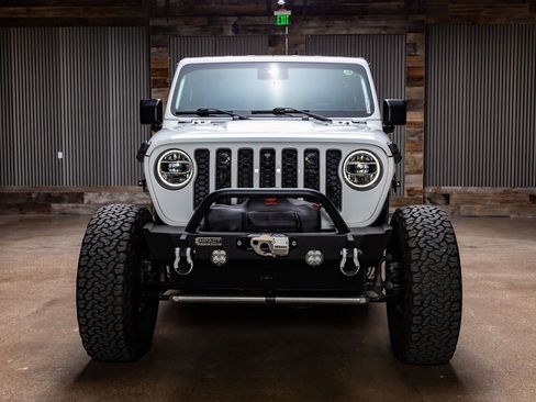 Used 2021 Jeep Gladiator Rubicon image 2