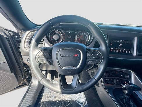 Used 2019 Dodge Challenger SXT image 11