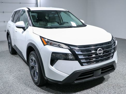 Used 2025 Nissan Rogue SV FWD image 5