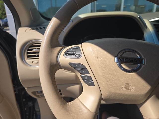 Used 2015 Nissan Pathfinder Platinum FWD image 17