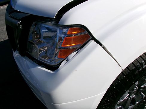 Used 2019 Nissan Frontier PRO-4X image 4