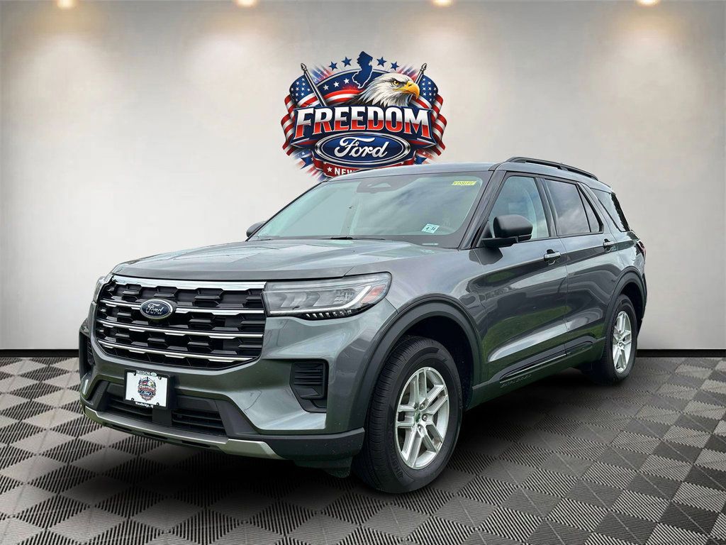 Used 2026 Ford Explorer Active AWD/4WD image 2