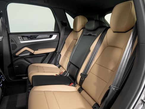 New 2026 Porsche Cayenne image 30