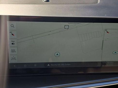 Used 2025 Kia Sorento S w/ Panoramic Sunroof Package image 24