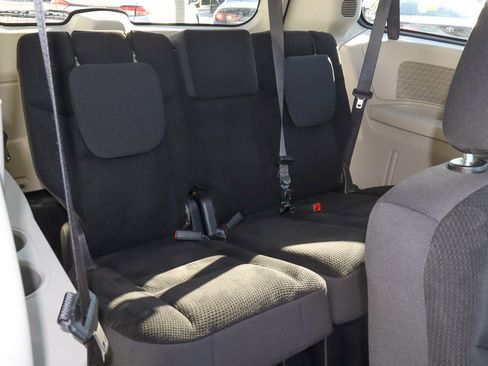 Used 2019 Dodge Grand Caravan SE image 9