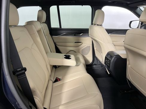 Certified 2024 Jeep Grand Cherokee Limited w/ Luxury Tech Group II image 30