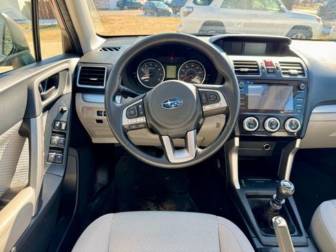 Used 2017 Subaru Forester 2.5i Premium image 11