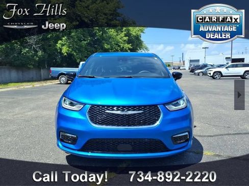 Used 2026 Chrysler Pacifica Select FWD image 2