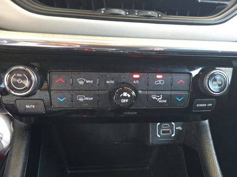 Certified 2024 Jeep Compass Limited AWD/4WD image 15