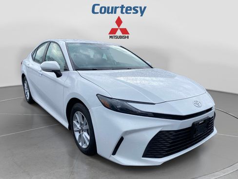 Used 2025 Toyota Camry LE FWD image 7