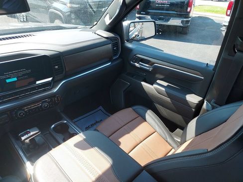 Used 2026 Chevrolet Silverado 1500 High Country w/ High Country Premium Package AWD/4WD image 11