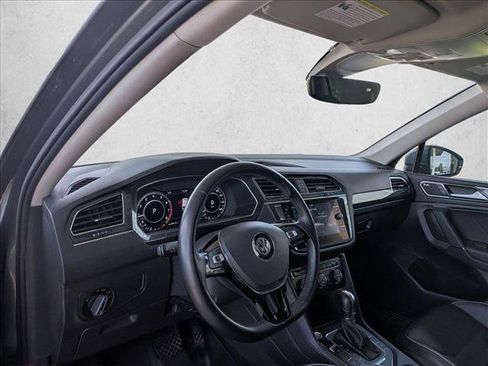 Used 2018 Volkswagen Tiguan SEL Premium AWD/4WD image 9