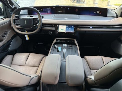 New 2026 Lincoln Navigator L Black Label AWD/4WD image 24