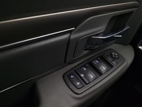 Used 2019 RAM 1500 Classic SLT RWD image 27
