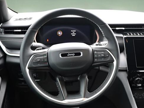 Used 2025 Jeep Grand Cherokee L Altitude image 25