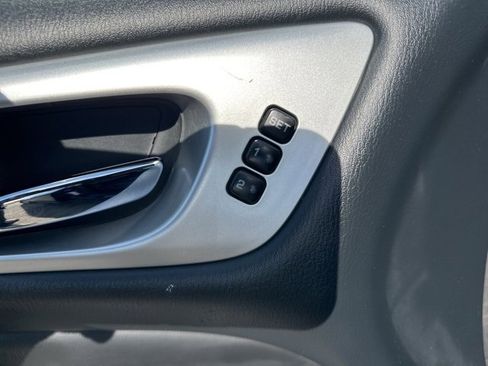 Used 2020 Nissan Pathfinder SL w/ Cargo Package image 8