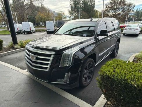 Used 2015 Cadillac Escalade Premium image 2