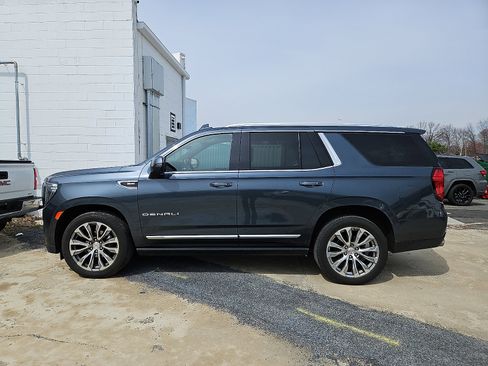 Used 2021 GMC Yukon Denali w/ Denali Premium Package image 5