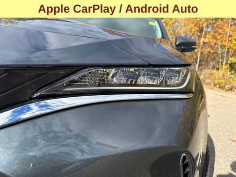 Used 2022 Toyota Venza LE image 5