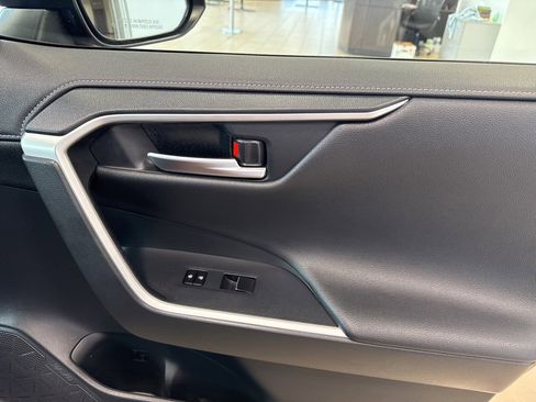 Used 2019 Toyota RAV4 Limited image 20