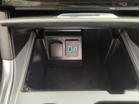 Used 2022 Ford Explorer Limited w/ Equipment Group 301A image 18