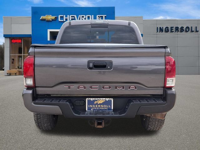Used 2018 Toyota Tacoma TRD Sport AWD/4WD image 24