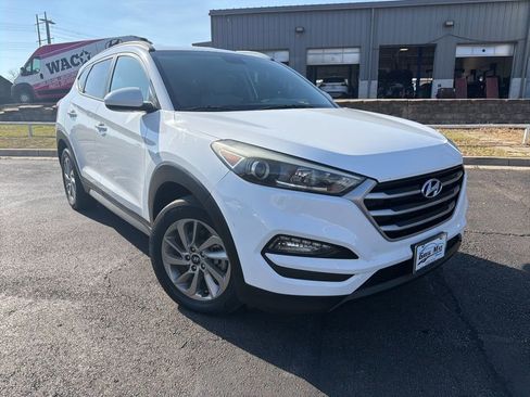 Used 2017 Hyundai Tucson SE image 1