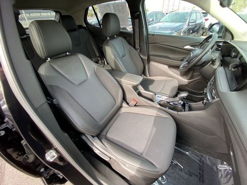 Used 2025 Buick Encore GX Preferred image 36