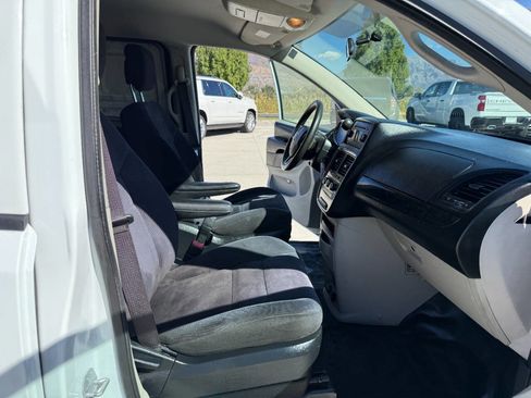 Used 2014 RAM C/V Tradesman image 17