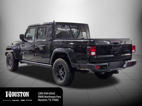 Used 2024 Jeep Gladiator Sport AWD/4WD image 6