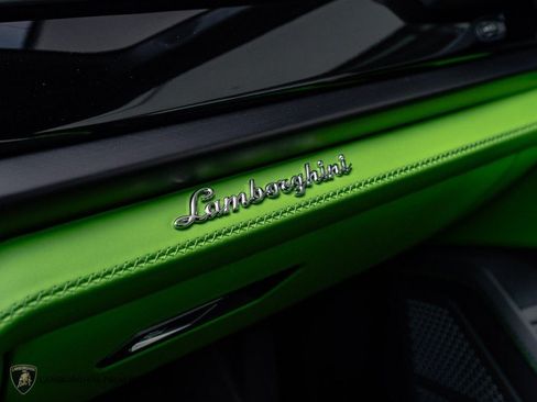 Used 2025 Lamborghini Urus SE AWD/4WD image 7