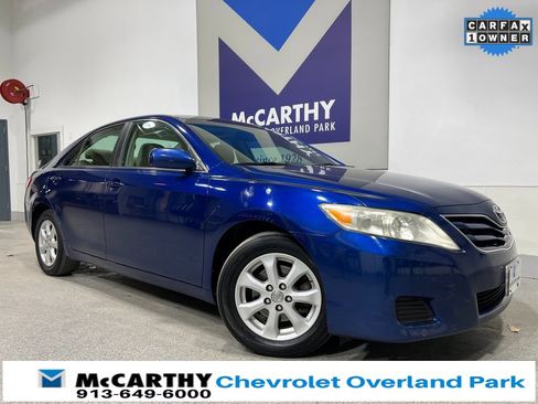 Used 2011 Toyota Camry LE image 1