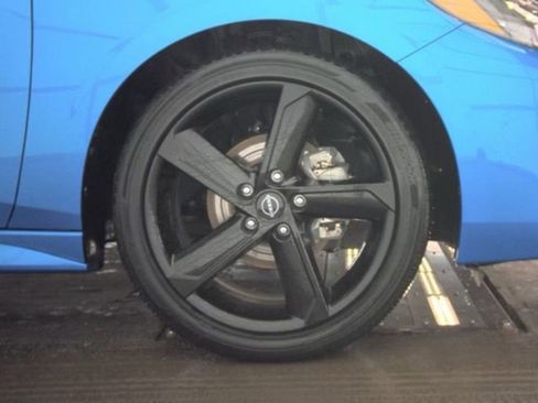 Used 2025 Nissan Sentra SR w/ SR Premium Package image 18