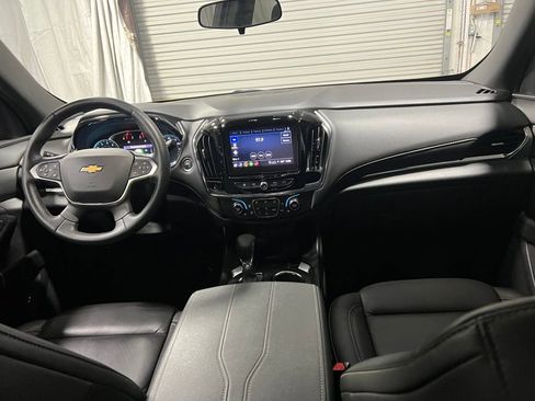 Used 2023 Chevrolet Traverse LT image 17