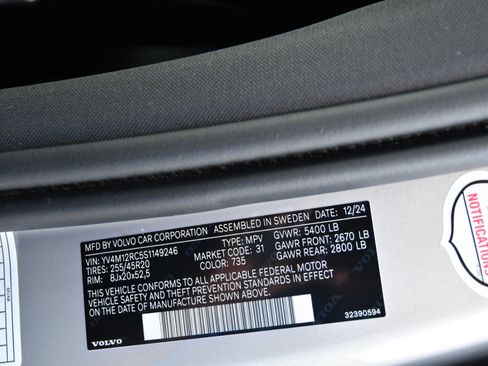 Used 2025 Volvo XC60 B5 Plus image 16