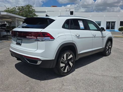 Used 2025 Volkswagen Atlas Cross Sport SE FWD image 3