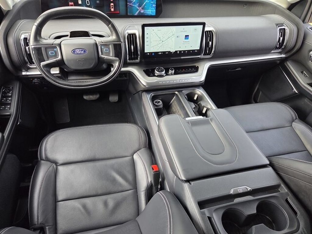 Used 2025 Ford Expedition Platinum AWD/4WD image 10